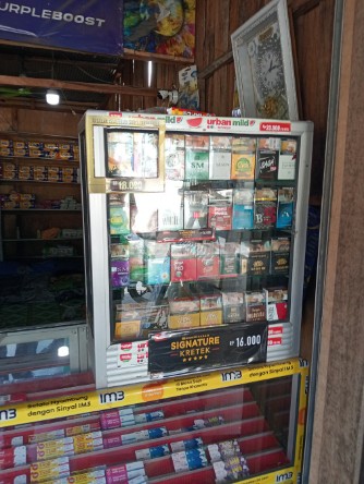Kios penjual Rokok.